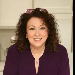 Carolyn Augur, Fiv Realty real estate agent — collaborative cloud-based brokerage team member
