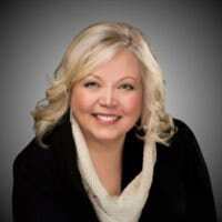 Lauren Perreault, Fiv Realty real estate agent — collaborative cloud-based brokerage team member