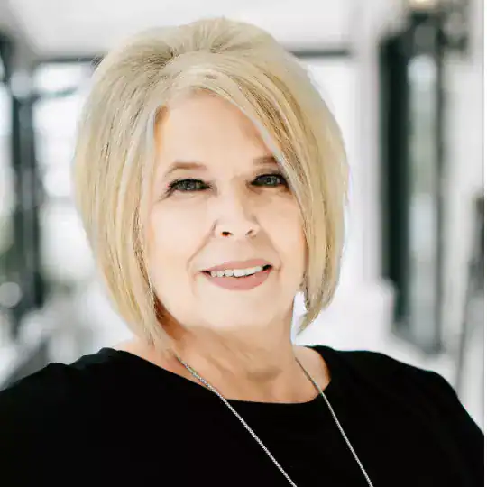 Tammi Freund, Fiv Realty real estate agent — collaborative cloud-based brokerage team member